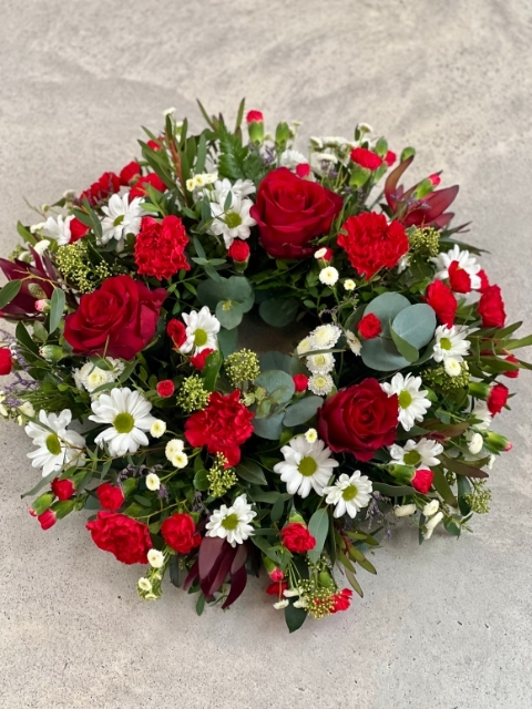 Having red carnations, roses and daises